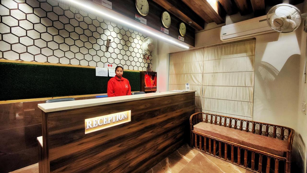 21 Next To Chd Railway Station Hotel