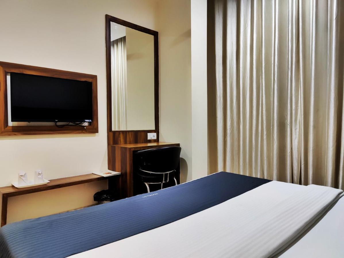 21 Next To Chd Railway Station Hotel 4*